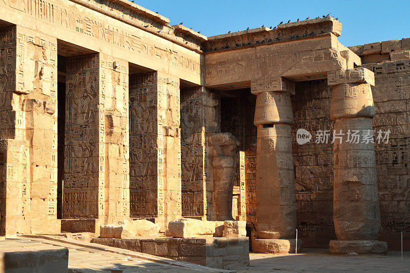 埃及卢克索，Medinet Habu，底班墓地，第二庭院和门廊